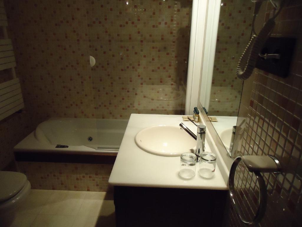 Casona El Gurugu Hotel Luarca Phòng bức ảnh